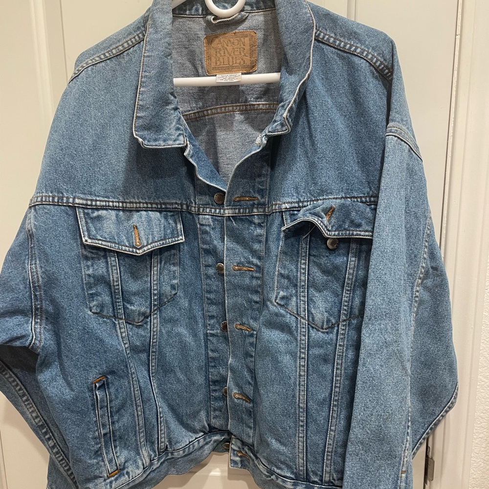 Gently used Canyon River Blues Women’s Plus Size Denim Jacket Size XL..